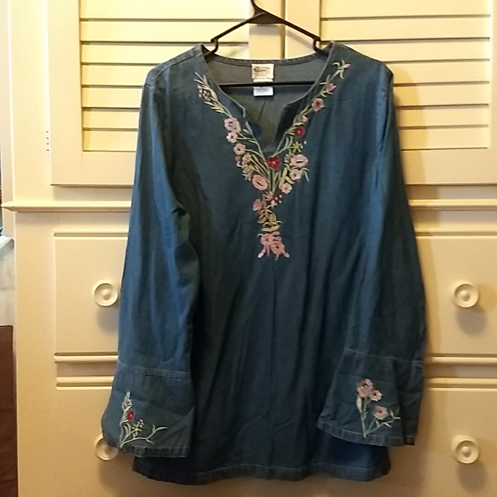 Gunit Fashions NY chambray/ light weight denim tunic length top